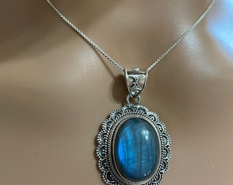 Labradorite Necklace,Sterling Silver Labradorite Pendant,Labradorite Statement Necklace,High Blue Flash Stone//Healing Agate
