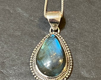 Collar de labradorita, colgante de labradorita de plata de ley, collar de lágrima de labradorita, piedra de destello azul alto, silverlizzard/ágata curativa