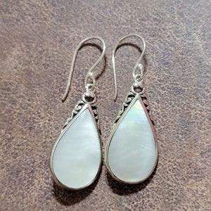 Mother Of Pearl Earrings / White Earrings / Sterling Silver / Dangle Earrings / White Shell Earrings / Shell Dangle Earrings / A30