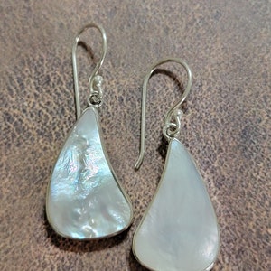 Mother of Pearl Earrings / White Shell Earrings / Sterling Silver / Dangle Earrings / Drop Earrings / Shell Earrings / White Earrings / A37