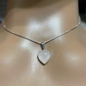 Pink Rose Quartz Crystal Pendant /Heart Necklace/Dainty Rose Quartz Heart Necklace/Genuine Rose Quartz Pendant/Healing Necklace