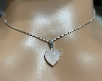 Pink Rose Quartz Crystal Pendant /Heart Necklace/Dainty Rose Quartz Heart Necklace/Genuine Rose Quartz Pendant/Healing Necklace