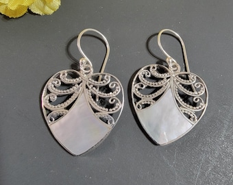 Mother of Pearl Heart Earrings/Sterling Silver/Heart Earrings/Shell Earrings/Mother of Pearl Earrings/Heart Earrings/Mother of Pearl/A126-AR