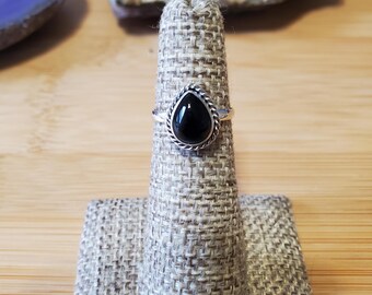 Anillo de ónix negro con forma de lágrima/Anillo delicado de ónix negro/Anillo de lágrima negra/Anillo de plata esterlina/LL968