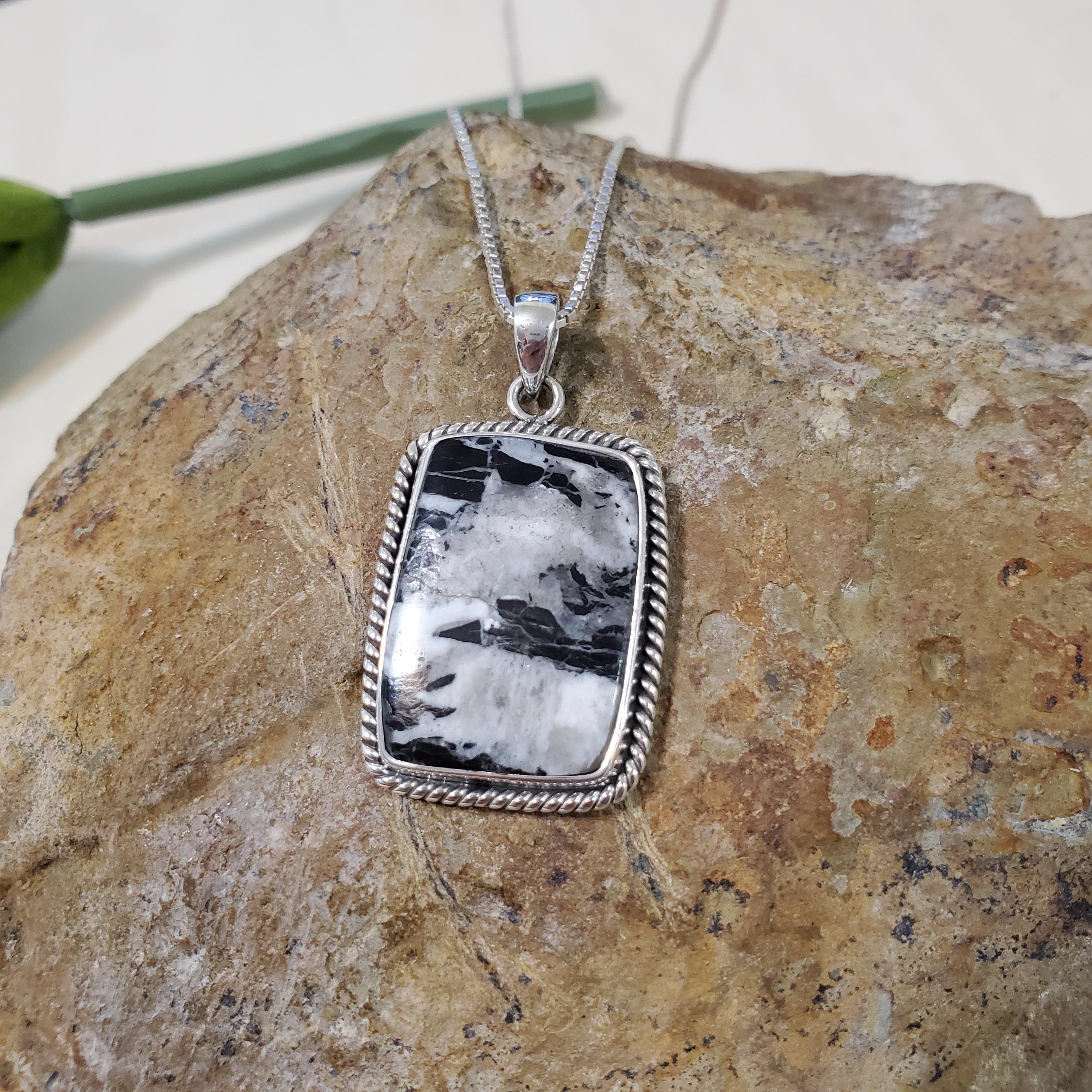 ホワイトバッファローペンダントネックレス/スターリングシルバー