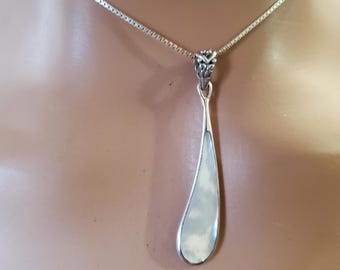 Mother of Pearl Necklace/White Pendant Necklace/Sterling Silver/White Shell Pendant/Mother Of Pearl Pendant Necklace/Shell Pendant/A324-AR