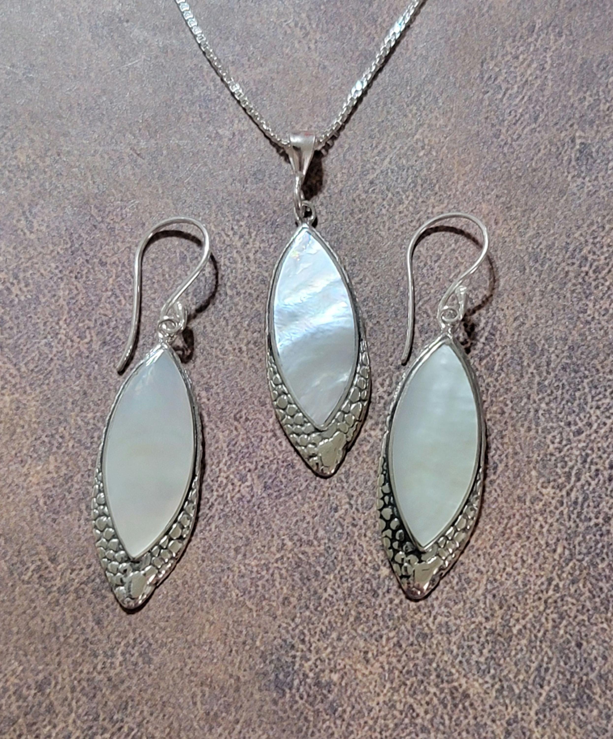 Mother of Pearl Jewelry Set/ Necklace and Earring Set