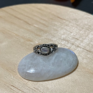 Mother Of Pearl Ring/White Shell Ring/Dainty Ring/Sterling Silver Ring/Stackable Ring/Mother Pearl Ring/Small Pearl Ring