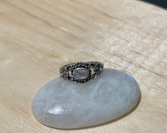 Mother Of Pearl Ring/White Shell Ring/Dainty Ring/Sterling Silver Ring/Stackable Ring/Mother Pearl Ring/Small Pearl Ring