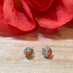 Small Decorative Spiny Oyster Stud Earring/Small Orange Color Earring/Stud Earring/Body Jewelry/Sterling Silver/ Spiny Oyster Earring