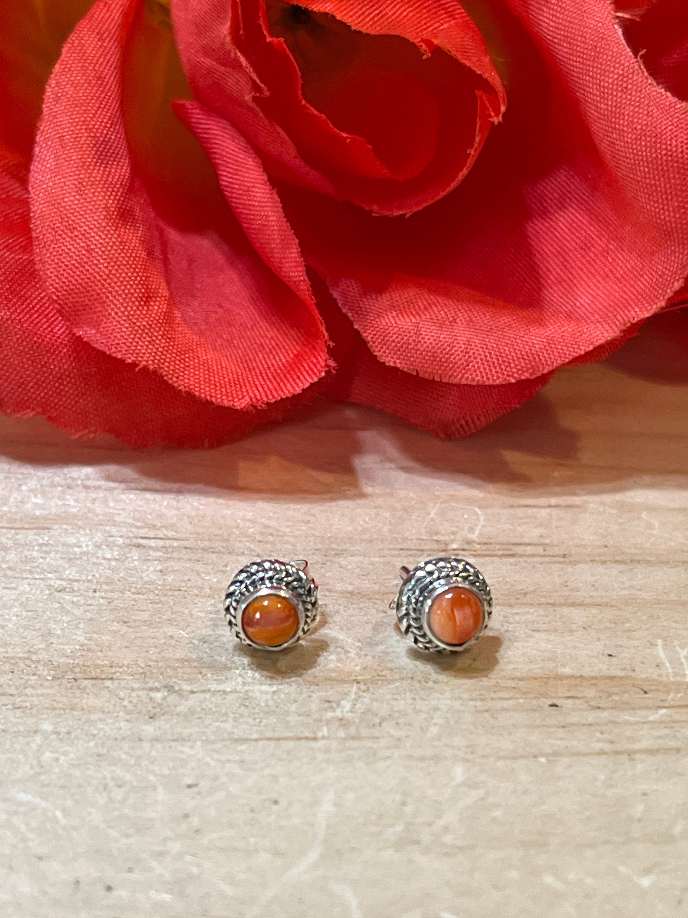 Small Decorative Spiny Oyster Stud Earring/Small Orange Color Earring/Stud Earring/Body Jewelry/Sterling Silver/ Spiny Oyster Earring