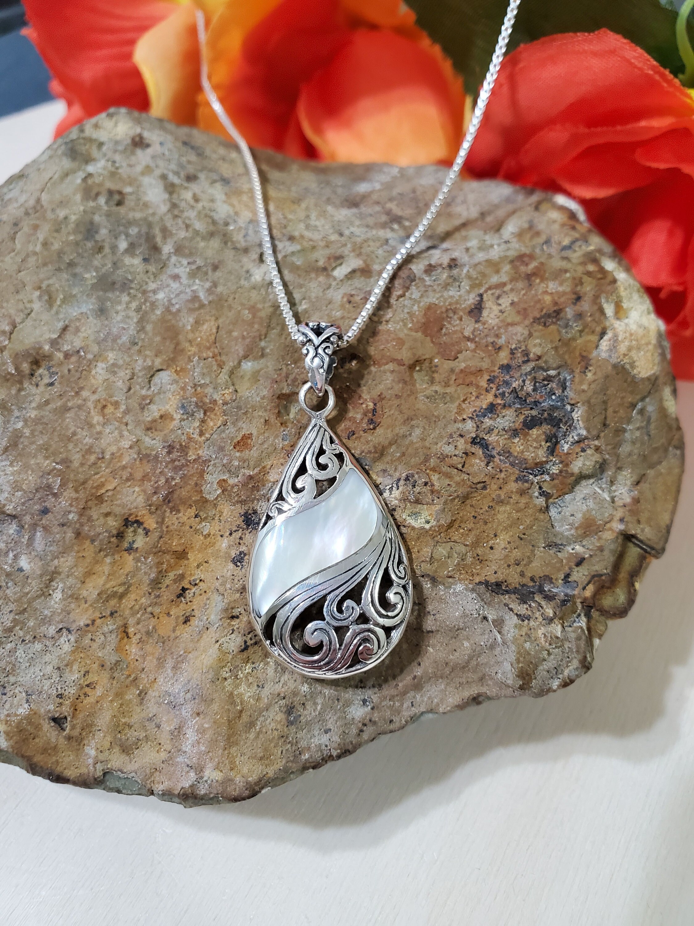 Mother of Pearl Pendant Necklace / Sterling Silver / White Shell Pendant / Shell Pendant /Mother Of Pearl/Shell Pendant Necklace