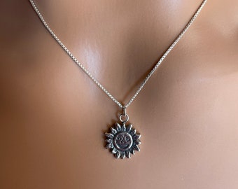 Dainty Sun Face Charm Pendant Necklace/Silver Charm Sun Face/Tiny Sun Face Necklace/Silver Box Chain