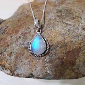 Rainbow Moonstone Pendant/Boho Moonstone/Natural Moonstone/Sterling Silver/Moonstone Crystal Pendant /Dainty Moonstone Pendant Necklace/M1