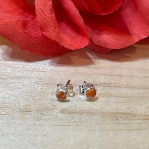 4mm Spiny Oyster Stud Earring/Small Orange Color Earring/Stud Earring/Body Jewelry/Sterling Silver/ Spiny Oyster Earring