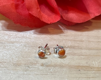 4mm Spiny Oyster Stud Earring/Small Orange Color Earring/Stud Earring/Body Jewelry/Sterling Silver/ Spiny Oyster Earring