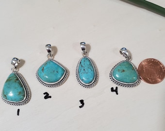 Collar con colgante de turquesa/Colgante de turquesa/Colgante delicado/Plata de ley/Collar de turquesa/Turquesa Kingman/Colgante de turquesa/T2