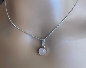 Rose Quartz Pendant Necklace/Dainty Rose Quartz/Pendant/Rose Quartz Gemstone/Genuine Rose Quartz Necklace/Pink Rose Quartz Pendant