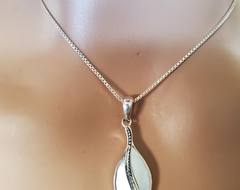 Mother of Pearl Necklace/White Pendant Necklace/Sterling Silver/White Shell Pendant/Mother Of Pearl Pendant Necklace/Shell Pendant/A321-AR