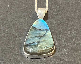 Colgante Labradorita /Collar de labradorita azul/Colgante de labradorita de ley/Colgante de declaración/Collar colgante de labradorita natural