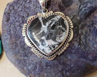 Collar con colgante de corazón de búfalo blanco natural/Corazón de plata esterlina/Colgante de corazón de búfalo blanco/Colgante de turquesa blanca/Corazón de turquesa blanca/LL330