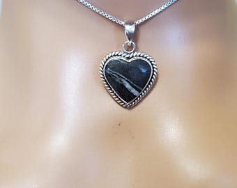 Collar con colgante de corazón de búfalo blanco natural/Corazón de plata esterlina/Colgante de corazón de búfalo blanco/Colgante de turquesa blanca/Corazón de turquesa blanca/LL334