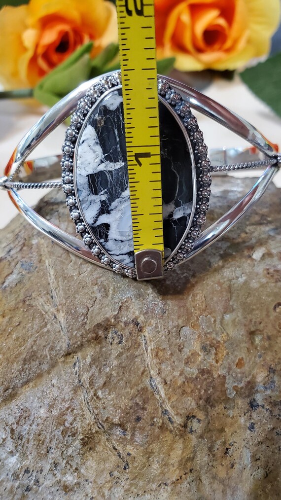 ホワイトバッファローブレスレットカフ / スターリングシルバー