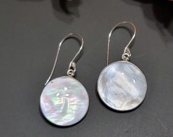 Mother of Pearl Earrings / Mother of Pearl Jewelry / Shell Jewelry / Round Shell Earrings / Dainty Shell Earring / White Earrings / A83-AR
