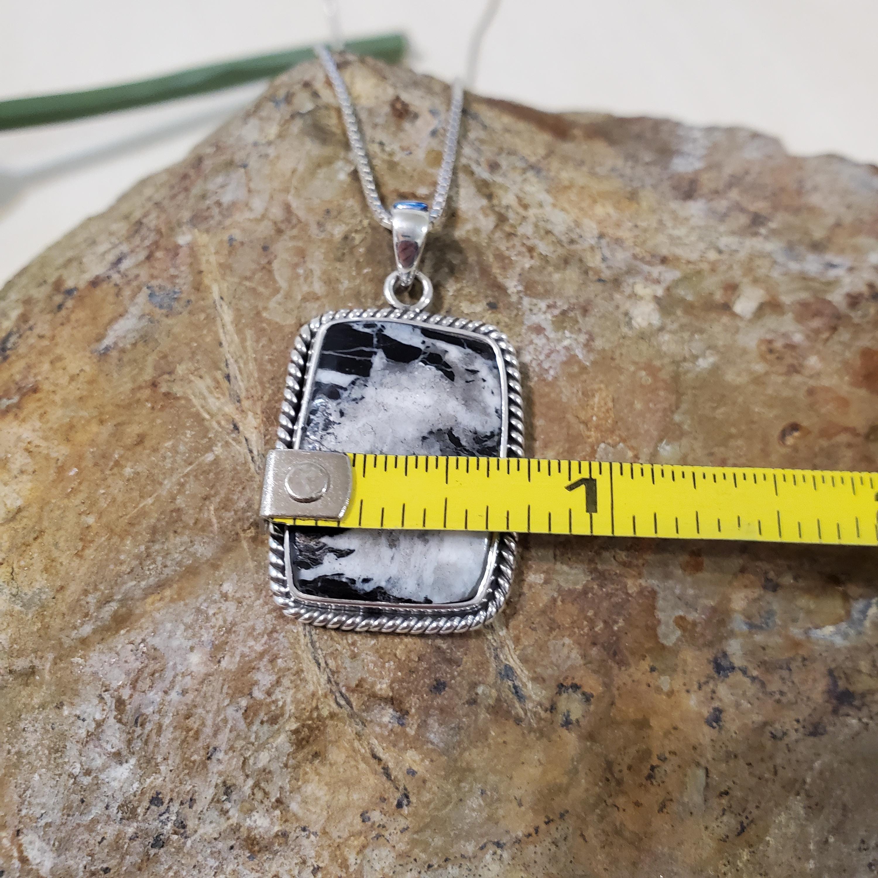 ホワイトバッファローペンダントネックレス/スターリングシルバー