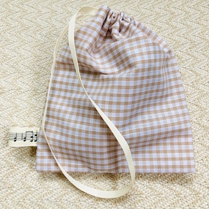 Drawstring gingham musical bag
