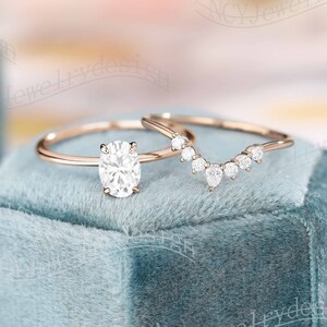 Vintage Moissanite Engagement Ring Set Oval Moissanite ring 14K/18K Rose Gold Ring Curved Wedding Band Bridal ring Set Anniversary ring