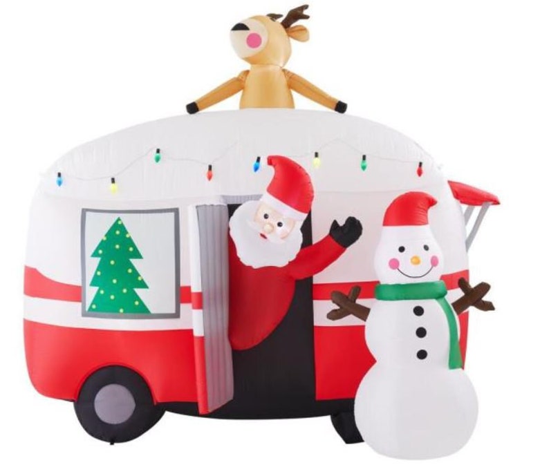 Clever RV Christmas Decorations That Don’t Consume Your Space!