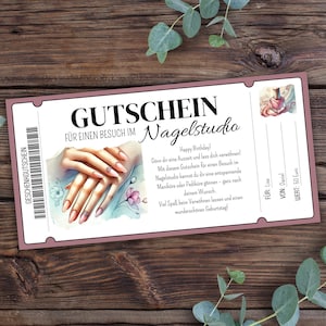 Könnte beinhalten: Ein rosa-weißer Geschenkgutschein für ein Nagelstudio. Der Gutschein zeigt eine Hand mit manikürten Nägeln und den Text "GUTSCHEIN FÜR EINEN BESUCH IM Nagelstudio".