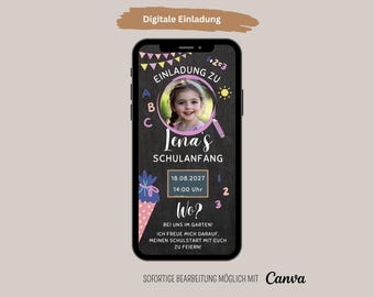 Puede incluir: Un smartphone muestra una invitación digital para un evento de inicio escolar. La invitación presenta una foto de una niña, el texto "Lena's SCHULANFANG", la fecha, la hora y los detalles del lugar. El diseño incluye ilustraciones coloridas y el logotipo de Canva.