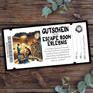 Könnte beinhalten: Ein schwarz-weißer Geschenkgutschein für ein Escape-Room-Erlebnis. Der Gutschein zeigt eine Illustration eines Vintage-Escape-Rooms mit einem Paar im Inneren. Der Text auf dem Gutschein lautet "Gutschein für ein Escape Room Erlebnis".