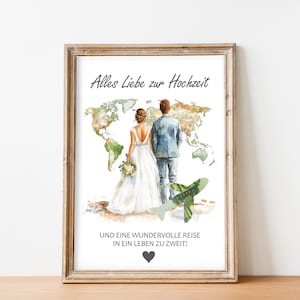 Könnte beinhalten: Gerahmter Kunstdruck mit einer Aquarellillustration eines Brautpaares vor einer Weltkarte. Der Text "Alles Liebe zur Hochzeit" und "Und eine wundervolle Reise in ein Leben zu zweit!" sind abgebildet. Eine grüne Flugzeuggrafik ist ebenfalls enthalten.
