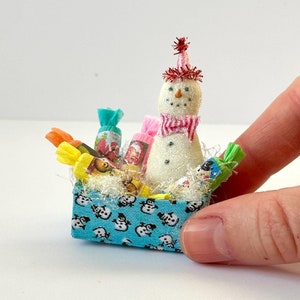 Christmas box with Snowman & crackers, 1/12th Scale dollshouse miniatures