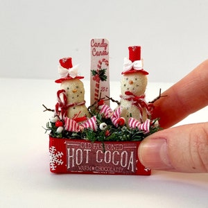 1:12 Christmas hot cocoa box with snowmen, 1/12th Scale dollshouse miniatures