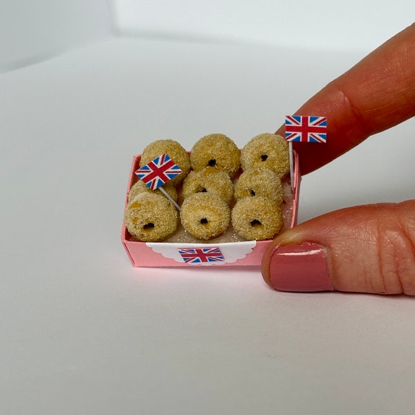 Miniature Donuts, Doll house Miniatures, Dollhouse Accessories, Miniature Food, 1:12 Scale dollhouse house miniatures, Beach Miniatures.