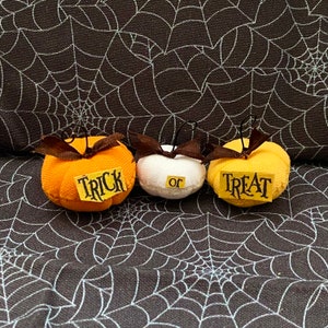 Set of 3 trick or treat Pumpkins, 1/12th Scale Dollshouse Miniatures