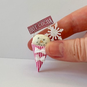 1:12 Christmas Snowman in Santa cone hat Decoration, 1/12th Scale dollshouse miniatures