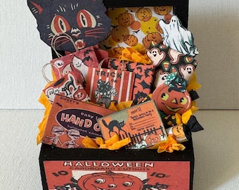 Miniature Dollhouse 1:12th Halloween decor trunk - Miniature Haunted House, Spooky Dollhouse Decoration.