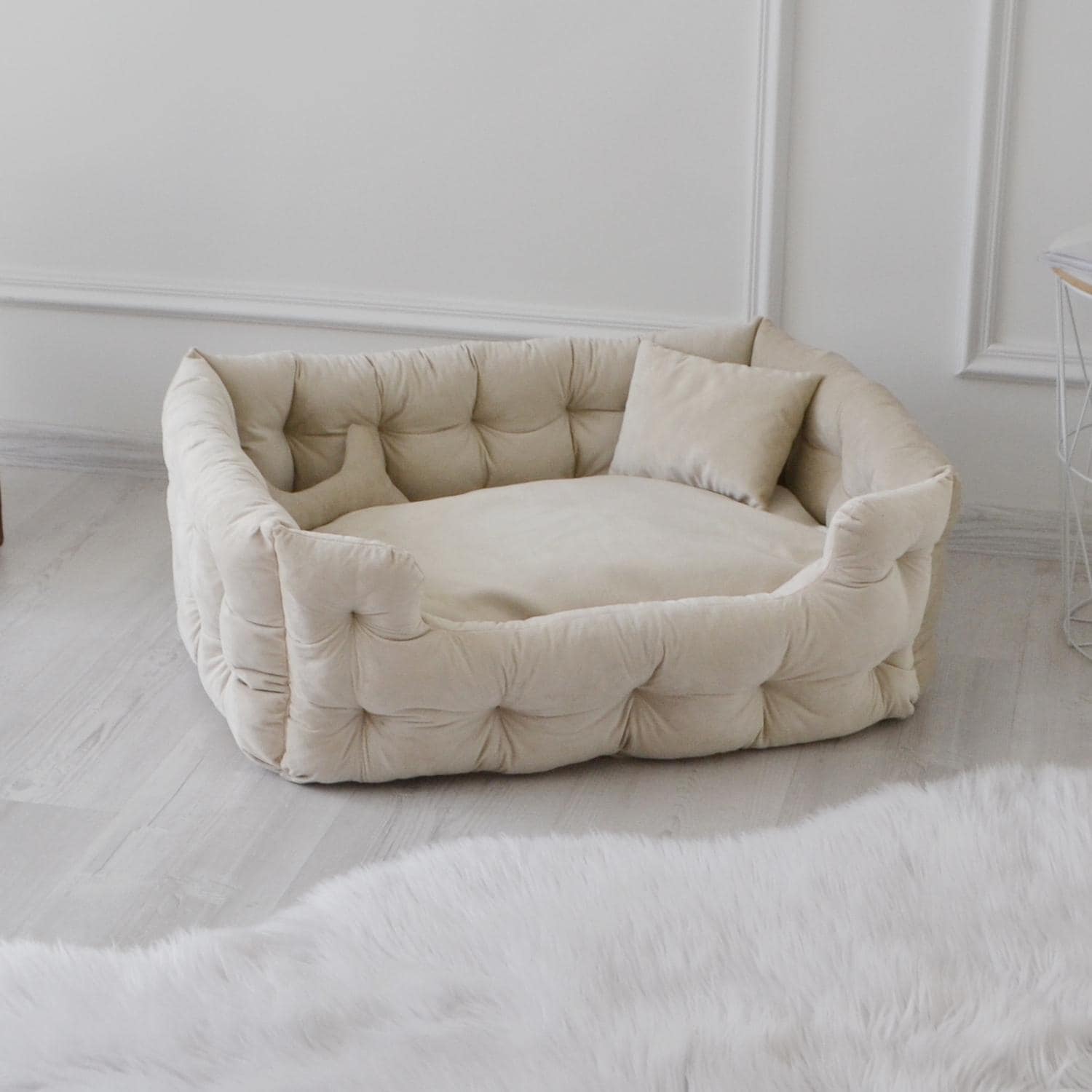 Plush Velvet Dog Bed with Personalized Pillow: Washable, Anti-Claw