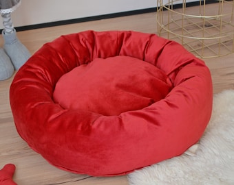 Handcrafted Red Dog Bed: Personalized Luxury for Your Furry Friend with Personalization