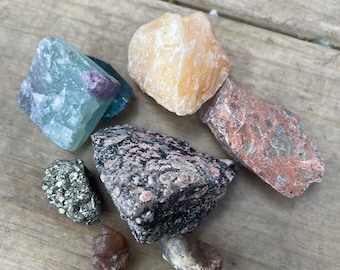 Rocks and Geodes, Gems and Minerals Gift Box, Crystal Gift Box, Science Learning Kit, Gift for Adults, Rock Gift for Kids, Geology Gift
