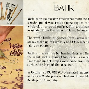 Puede incluir: Una colecci&oacute;n de diversas herramientas de batik de madera y metal con puntas de vertido y pinceles, junto a una demostraci&oacute;n de una herramienta canting aplicando patrones de cera oscura sobre tela clara, con texto explicando la historia del batik.