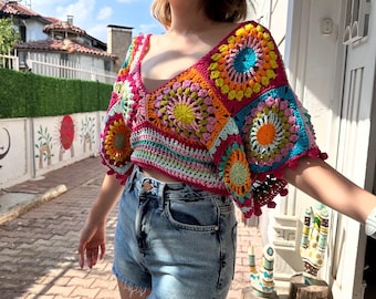 Handgestricktes Grandma Square Häkel Top: Bunte Festival Bluse