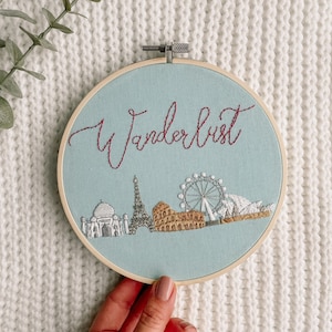 Wanderlust Landmarks Art • Pièce de broderie à la main avec cerceau • Produit fini • Art de broderie moderne, voyage et aventure