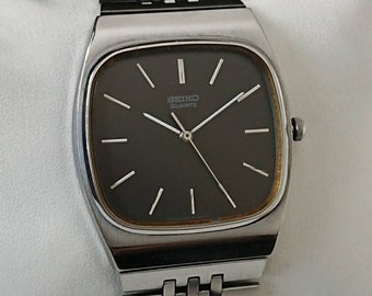 希少 稼働品 SEIKO ローマン 黒文字盤 スクエア型 80年代 希少 稼働品 SEIKO ローマン 黒文字盤 スクエア型 80年代