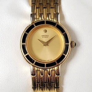 Reloj Seiko vintage negro y dorado de los años 90, todo original